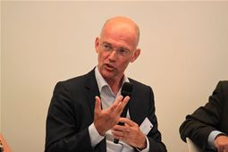 Roelof Wittink, Director, Dutch Cycling Embassy, offers his views during Session 1 of afternoon debate  